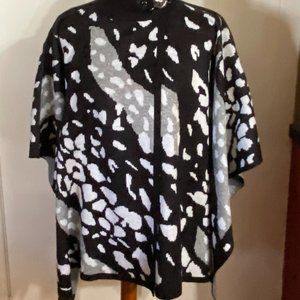 💖Dazzling Anne Klein Black and White Poncho One Size /C61